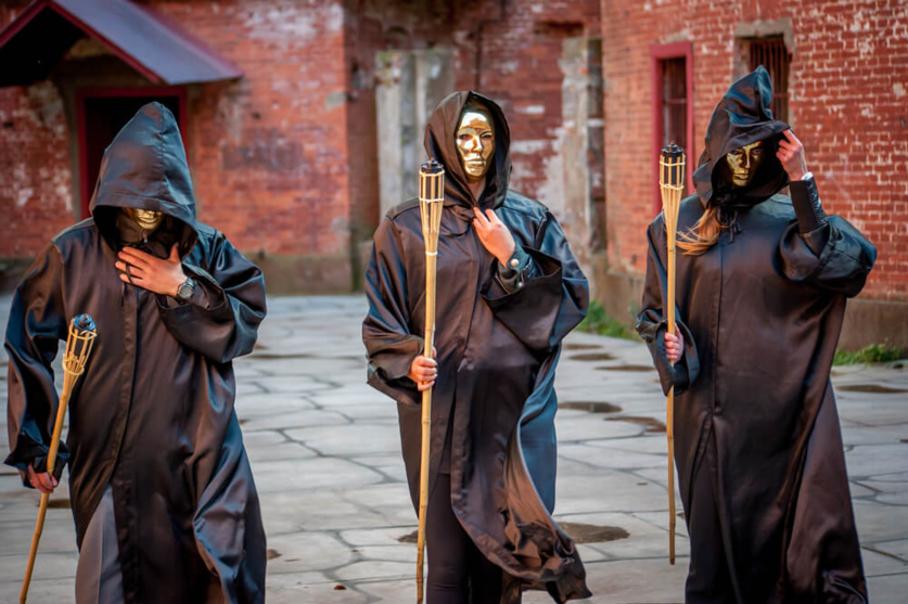 Personnages de l'émission Fort Boyard ©Shutterstock