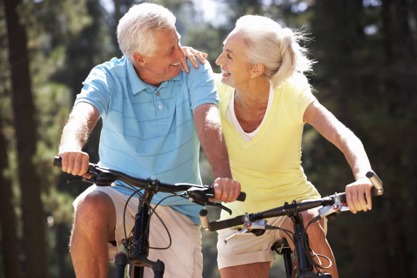 seniors à vélo ©Shutterstock