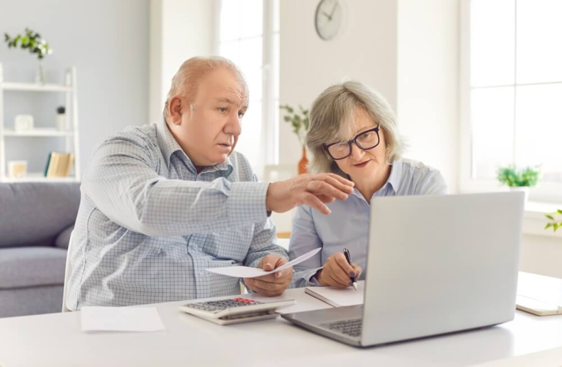 Seniors inquiets pour leurs finances ©Shutterstock