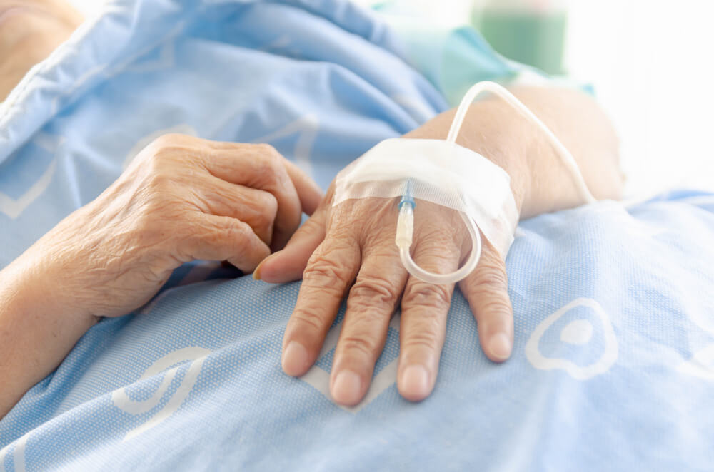 Femme âgée hospitalisée ©Shutterstock