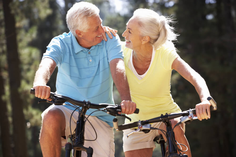 seniors à vélo ©Shutterstock