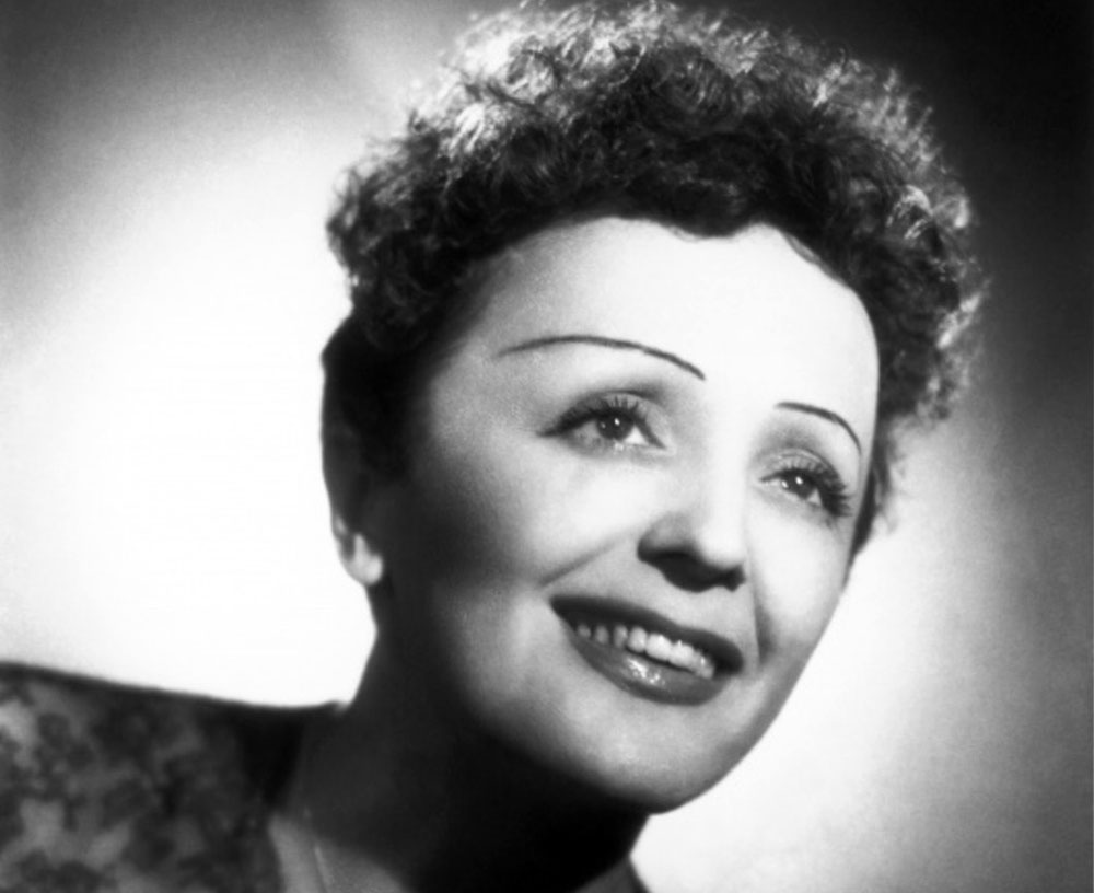 Edith Piaf / Studio Harcourt 1950 - Domaine public